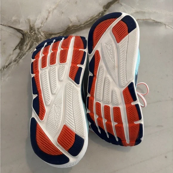 Altra Women’s Via Olympic Max Cushion Shoe | Size 8 - Picture 3 of 7